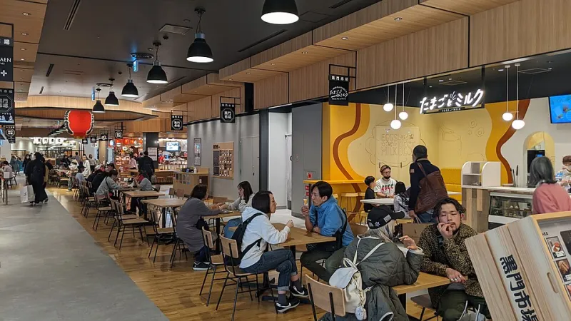 Kuromon Ichiba à l'aube : une journée dans les coulisses avec les commerçants de la « cuisine d'Osaka »